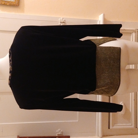 K.D. Spring black and print velour top Sz M 🎁 - Picture 5 of 7
